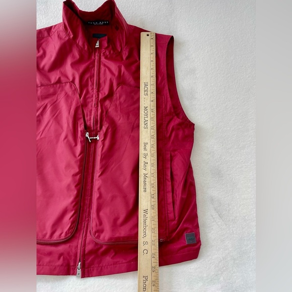 HUGO BOSS
Hugo Boss Golf Technical Stealth Pocket Vest Size L
Elevate your style - Picture 5 of 9
